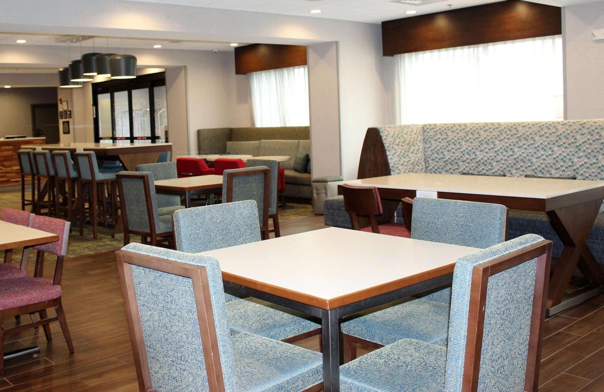 Hampton Inn Лексингтон Экстерьер фото